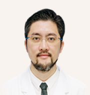 邓健  广州市妇女儿童医疗中心 中医儿科主任中医师，教授。擅长：中西医结合治疗:过敏性鼻炎、鼻窦炎、反复咳嗽、哮喘、肺炎、非手术治疗腺样体肥大、厌食、消化不良、小儿便秘。