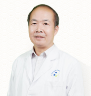 施旭光教授，祖传中医第四代，早年毕业于广州中医药大学，获博士学位现任广州中医药大学中医方剂学教授，博士研究生导师;中医内科主任医师;广东省高校“千百十”人才工程培养对象。