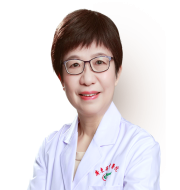 何羿婷，医学博士，广东省中医院风湿专科主任医师，教授，博士研究生导师，广东省名中医，现任广东省中医药学会秘书长。主要从事中医风湿病临床与科研工作，对强直性脊柱炎、类风湿关节炎等疑难病有较深入的研究，融