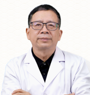 李常青，广州中医药大学教授擅长治疗反流性食管炎、萎缩性胃炎、糜烂性胃炎、慢性浅表性胃炎、胃溃疡、十二指肠溃疡、胃癌癌前病变等。